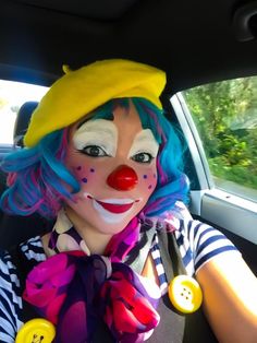 Auguste Clown Makeup, Traditional Clown Makeup, Happy Clown Makeup, Kids Book Character Costumes, Clowncore Aesthetic, Clown Face Paint, Clown Pics