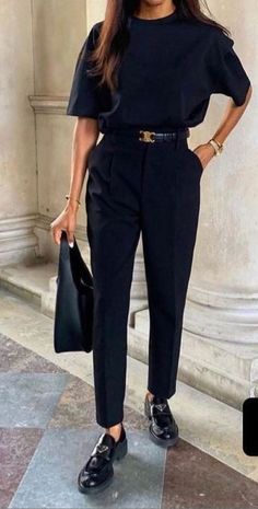 Ladies Loafers Outfits, Dinner Outfit Winter Casual, Business Professional Capsule Wardrobe, Zara Loafers, Minimal Outfit, Smart Casual Outfit, Looks Street Style