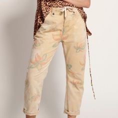 "One Teaspoon" Tropical Safari Pants. A Highwaist, Relaxed Fit, With A Tapered Leg In A Tropical Print. Womens Size: Waist 28x28 Inseam. Rise 12in. Adjustable Drawstring Waist. Adjustable/Detachable Belt Loops With Buttons. 5 Button Front. 5 Pockets. Material: 100% Cotton. The Waist Measurement Laying Flat Is 34' Inches. Hip Measurement 22' Inches Wide. Nwt. No Flaws. No Trades. ~Please Ask For Additional Information~ Spring Khaki Relaxed Fit Jeans, Relaxed Fit Cream Cropped Leg Pants, Cream Relaxed Fit Cropped Pants, Khaki Tapered Leg Bottoms For Spring, Spring Khaki Tapered Leg Bottoms, Beige Relaxed Fit Cropped Pants, Cream Relaxed Fit Cropped Bottoms, Relaxed Fit Khaki Bottoms For Spring, Casually Loose-fit Cream Bottoms