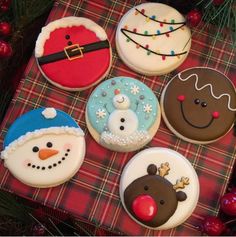 Iced Christmas Cookies, Holiday Cookies Decorated, Christmas Cutout Cookies, Flooding Cookies, Cute Christmas Cookies, Christmas Cutouts, Sugar Cookie Royal Icing, Iced Sugar Cookies