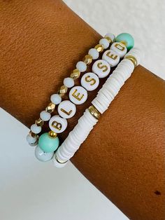 Teal, White and Gold With the word Blessed 3 Bracelet Stack. Bracelets Preppy, Preppy Bracelets, Disney Bracelet, Bracelet Craft Diy, Bracelets Design, Clay Bracelet