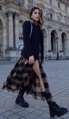 Alexandra Pereira, Luxury Photography, Neutral Aesthetic, Fashion Corner, Classy Fashion, Trendy Fall Outfits, Street Style Chic, Dark Fashion, Colourful Outfits