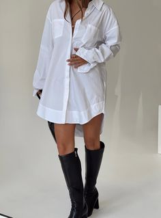 Long sleeve shirt dress  Relaxed fit  100% cotton  Classic collar    Button fastening at front  Twin chest pockets  Single button cuff  Non-stretch  Unlined Shirt Dress White, Dainty Dress, Shirts Women Fashion, Fleece Dress, Outerwear Outfit, White Shirt Dress, Mini Shirt Dress, Casual Tank Tops, White Midi Dress