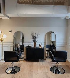 the salon is clean and ready to be used for hairdresser's work