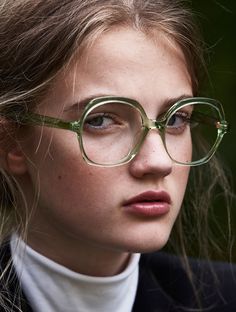 Cool Glasses, Cute Glasses, Fashion Eye Glasses, Retro Glasses, New Glasses, Girls With Glasses, Mode Inspo