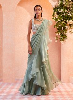 Ruffled Saree, Green Sari, Ridhi Mehra, Ruffle Saree, Saree Designs Party Wear, Jennifer Winget, Dress Indian Style, Stylish Sarees, Indian Wedding Outfits