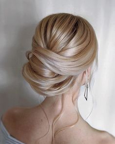 Mother Of The Bride (or Groom) Hairstyles ❤ mother of the bride hairstyles textured simple low blonde julia_alesionok #weddingforward #wedding #bride #motherofthebridehairstyles Hairstyle Bridesmaid, Mother Of The Bride Hair, Bridal Hair Updo, Wedding Hair Ideas, Beauty Hairstyles, Wedding Hair Inspiration, Low Bun, Bridal Updo, Wedding Hair Makeup