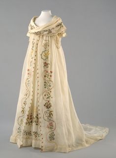 Ensemble (Dress, Over-Dress, Fichu): ca. 1798, European (probably), cotton, silk. Interesting how dramatically styles changed in this decade! 1790s Fashion, 1700 Fashion, Gaun Abad Pertengahan, Regency Era Fashion, Regency Fashion, 18th Century Fashion, Old Dresses, Century Clothing, Antique Dress