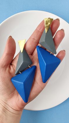 These royal blue, asymmetric mismatched earrings are a truly special piece ofArchirectural Jewelry. Royal Blue Earrings, Architectural Jewelry, Leather Earring, Mismatched Earrings, Earrings Geometric, Design Earrings, Blue Earrings, Leather Earrings, Leather Jewelry