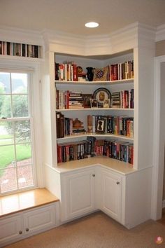 Corner Bookcase Corner Shelves Ideas, Corner Shelf Ideas, Book Bookshelf, درج السلم, Window Seat Design, Bookshelf Ideas, Shelves Ideas, Cool Bookshelves, Corner Bookshelves