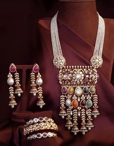 Kundan Lockets, Jewel Drawing, Antique Necklaces Design, Antique Necklaces, Elegant Jewellery, Pearl Jewelry Design, Fancy Jewellery Designs, Antique Bridal Jewelry, Antique Jewelry Indian