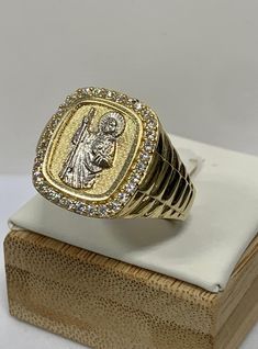 ● Mens Real Gold 14K Solid Yellow and White Gold 14 Karat White Diamond Ring St Jude Saint Jude San Judas Religious Anillo Mens Jewelry ●Metal : 14K Solid Yellow and White Gold ●Purity : 14k with authenticity stamp ●Made in : United States ●Shape : Saint Jude St Jude St Judas ● Size: 10 ● Weight: Approx 6.8 Grams ● Size: (Message us for custom size) If sizing is needed then message before placing your order for the price. The item will not be eligible for return if the sizing is done also the pr San Judas Tadeo Gold Ring, 14k Gold Jewelry With 17 Jewels, Luxury Gold Signet Ring With 17 Jewels, Gold Signet Ring With 17 Jewels, San Judas Ring, St Judas, Saint Jude, White Diamond Ring, St Jude