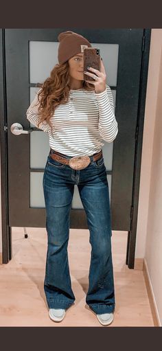 Trouser Jeans Outfit Western, Western Style Fitted Pants For Fall, Western Style Fitted Jeans, Western Graphic Tees Outfit Winter, Punchy Winter Outfits, Western-style Fitted Pants For Fall, Western Business Casual, Fall Western Outfits Cardigans, Western Fall Outfits