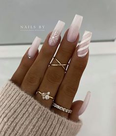 French Tip Acrylic Nails Winter, Milky White Christmas Nails, Simple Christmas Acrylic Nails, Winter Christmas Nails Simple, French Winter Nails, French Christmas Nails, French Nails Christmas, Winter French Nails, French Nails Winter