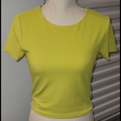 Lime Green Crop Body Contour T-Shirt - Nwt Size M Smooth | Sculpt Yellow Fitted Crew Neck Top, Fitted Lime Green Casual Top, Casual Fitted Lime Green Top, Fitted Yellow Summer T-shirt, Fitted Yellow T-shirt For Summer, Yellow Stretch Short Sleeve Top, Yellow Stretch Casual T-shirt, Casual Yellow Stretch T-shirt, Fitted Neon Yellow Casual Tops