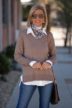 Style A White Shirt, Mode Over 50, Clothes For Women Over 50, Over 60 Fashion, Older Women Fashion