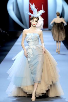 Blue & white beauty Dresses Flowers, Fashion Design Inspiration, Collection Couture, Paris Mode, Lucille Ball, Christian Dior Couture, Dior Fashion