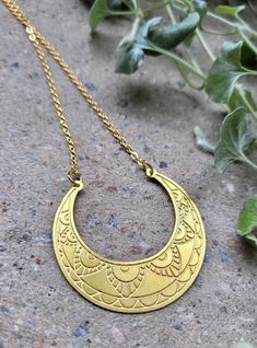 Crescent Jewelry, Crescent Pendant, Autumn Necklace, Moon Phases Necklace, Crescent Necklace, Hammered Brass, Necklace Antique, Gem Necklace, Fall Jewelry