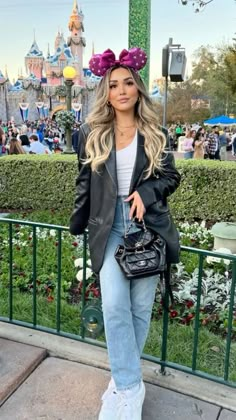 Everglades Outfit Ideas, Cute Winter Disney Outfits, Casual Disney Outfits Winter, Edgy Disney Outfits, Baddie Disney Outfits, Disneyland Paris Outfit Autumn, Disneyland Paris Outfit Spring, Disney Winter Outfits Florida, Winter Outfits Disneyland