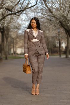 This Structured Plaid Suit Set is the perfect choice for a professional or formal look. Crafted with a deconstructed cut blazer, it features a detailed leather patch on the shoulder and sleeve and boasts a single button closure and a decorative flap pocket for added style. Features a high waist ankle-length pants with zip and metal hook closure on the side. The pants has pockets on both sides. Model is 5ft 4in and she is wearing UK size 6/XS Note - Olarsgrace uses UK sizing format. Brown Suits For Office Wear In Fall, Brown Suits For Fall Office Wear, Semi-formal Fall Suits For Office Ladies, Business Casual Suits With Suit Collar For Fall, Houndstooth Suits For Workwear In Fall, Tailored Houndstooth Suit For Fall, Elegant Plaid Tweed Jacket For Work, Houndstooth Pattern Suits For Fall Workwear, Fall Houndstooth Suits For Workwear