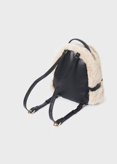 This Abel & Lula Faux Fur Backpack for girls features a stylish outside made of 70% polyester and 30% polyurethane and a cozy 100% polyester lining. Perfect for everyday wear, this backpack adds a touch of luxury to any outfit. Beige Backpack, Fur Backpack, Beige Backpacks, Chic Backpack, Faux Fur Stole, Girls Fur, Fur Stole, Girly Accessories, Girl Backpacks