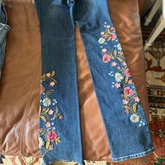 Like New, Never Worn. Driftwood Magnolia Fit Mid Rise Embroidered Jeans, By Sundance. Shein Outfits, Embroidered Jeans, Designer Jeans, Magnolia, Beautiful Outfits, Like New, Embroidery Stitches, Hand Embroidery, Women Jeans