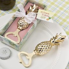 Gold Pineapple Decor, Pineapple Favors, Gold Bottle Opener, Tropical Wedding Favor, Wedding Favours Bottles, Pineapple Wedding, Bottle Opener Favors, Pineapple Theme, Wedding Bottle Opener Favors