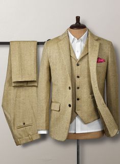 Aim for a lavish take on a casual style with our Highlander Heavy Beige Herringbone Tweed Suit. Most significantly, crafted from a pure wool material expresses a thick, decently rugged and gorgeously soft texture with a distinctive herringbone weave over a brown hue. Additionally, the cloth exudes an enormously cozy vi Tailored Beige Tweed Jacket With Suit Collar, Beige Tweed Jacket With Suit Collar For Business, Winter Tweed Three-piece Suit For Work, Winter Tweed Three-piece Business Suit, Winter Tweed Three-piece Suit For Business, Winter Business Tweed Three-piece Suit, Fitted Beige Tweed Jacket With Pockets, Classic Tweed Suits With Pockets, Tailored Tweed Three-piece Suit