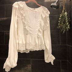 Nwt Romantic Ivory Top By Free People. Love This Top But I’m Moving And Need To Downsize My Closet. Penny Tees, Flowy Crop Top, Black Lace Shorts, Lace Trim Blouse, Lace Short Sleeve Top, Ivory Tops, Cumbria, Floral Print Tops, Boho Crochet