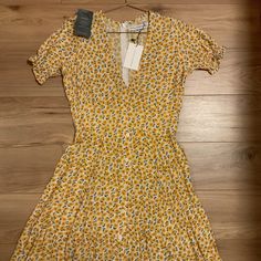 Never Used. Didn’t Fit. Yellow Ditsy Floral Print Mini Dress, Yellow Ditsy Floral Mini Dress, Yellow Ditsy Floral Print Mini Dress For Spring, Yellow Ditsy Floral Mini Dress For Spring, Yellow Mini Dress With Ditsy Floral Print For Spring, Yellow Ditsy Floral Print Dress For Vacation, Yellow Short Sleeve Dress With Ditsy Floral Print, Fitted Yellow Mini Dress With Ditsy Floral Print, Yellow Floral Print A-line Midi Dress