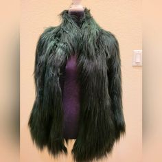 Never Worn House Of Fur Bkack Faux Fur Coat. Size S/M, Yeti Style, Tags Still On. Green Fur Coat With Faux Fur Trim For Fall, Green Faux Fur Trim Coat For Fall, Green Faux Fur Coat For Fall, Green Faux Fur Outerwear For Fall, Black Faux Fur, Faux Fur Coat, Long Hair, Fur Coat, Faux Fur