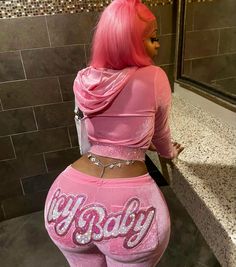 icy Baby❄️ tracksuit set Pink Outfits Women, Cute Womens Outfits, Birthday Outfit Pants, Fall Outfit Women, Bodycon Outfit, Pink Outfit Ideas, Pink Sweatsuit, Bday Outfits, Y2k Tracksuit