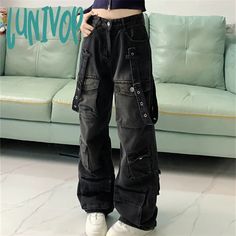 45293893976315|45293894009083|45293894041851|45293894074619 Style Jeans Casual, Street Style Jeans, How To Style Cargo Pants Women, Cargo Pants Outfit Women, Vintage Street Style, Cargo Pants Outfits, Jeans Street Style, Denim Decor, Yoga Pants Outfit Aesthetic