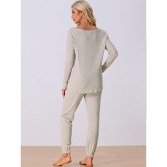 2-piece tracksuit set including a long-sleeve sweatshirt and jogger pants with pockets. The soft knit fabric offers comfort and luxury wear, making it perfect for both casual and loungewear outfits. This tracksuit set for women is fashionable, soft, stretchy, lightweight, breathable, and comfortable to wear at home. It also creates a casual look for outings such as shopping or going to a coffee shop. Additionally, it can be a perfect gift for your mom, wife, daughter, or girlfriend, serving as l Velour Tracksuit, Loungewear Outfits, Cute Sleepwear, Sweatsuit Set, Luxury Wear, Pajama Pant, Pants With Pockets, Tracksuit Set, Sleepwear Sets