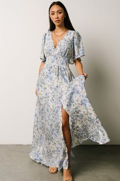 Dresses With Flowy Sleeves, Smocked Maxi Dress, Blue Floral Maxi Dress, Floral Bridesmaid Dresses, Kimono Maxi Dress, Maxi Dress White, Maxi Outfits, Flowy Sleeves