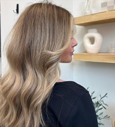 A blonde going bronde 🥥🫶🏼🍨🧸✨ | Instagram Sandy Blonde Hair, Blonde Hair Transformations, Bronde Hair, Brunette Hair With Highlights, Dark Blonde Hair, Blonde Hair Looks