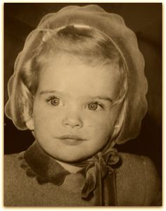 Lady Helen Windsor, only daughter of the Duke and Duchess of Kent, as a toddler.  Adorable. Queen And Prince Phillip, Only Daughter, English Royal Family, English Royalty, Royal Family England, Royal Babies, Princess Alexandra