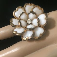 Unique Vintage White/Gold Toned Flower Ring With Swarovski Crystal Center And Adjustable Elastic Band. New Unused, No Flaws. White Flower Ring For Spring, Spring White Flower Ring, White Flower Shaped Anniversary Ring, Ring Color, Flower Ring, Jewelry Vintage, Womens Jewelry Rings, Elastic Band, Swarovski Crystal