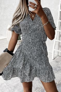 Material Polyester Style Fashion , Street Pattern Type Print Element Split Joint Neckline V Neck Silhouette A Line Sleeve Length Short Sleeve Dresses Length Mini Size(in) Bust Dresses Length Shoulder Width Sleeve Length S 36.2 33.1 14.6 9.8 M 37.8 33.5 15 10.2 L 39.4 33.9 15.4 10.6 XL 40.9 34.3 15.7 11 2XL 42.5 34.6 16.1 11.4 Tips:Due to the many variations in monitors, the color in the image could look slightly different, please take physical design and color shall prevail.Please allow 0.4"-1" Chiffon Dress Floral, Lantern Dress, Street Dress, Line Dresses, A Line Dresses, Trendy Fashion Outfits, Short Dresses Casual, Sleeve Dresses, Sweet Dress