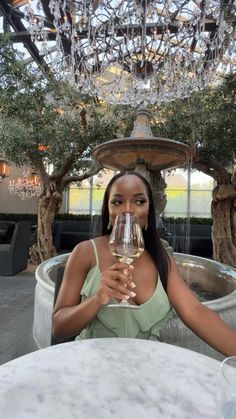 Classy black woman having wine and dinner at RH restaurant. Dinner outifts, instagram pose ideas, wine tasting, wine tasting outfits, dinner date outfit, girls night outfit, solo dinner, sushi, instragram restaurant pictures, Dinner Poses Instagram, Rh Restaurant, Sushi Date Outfit, Dinner Poses, Feminine Poses, Dinner Sushi, Aesthetic Feminine, Girls Night Outfit