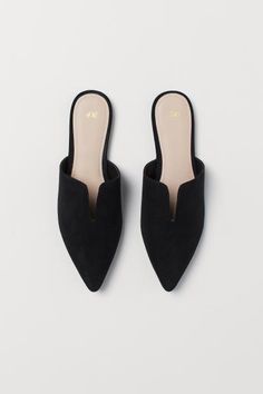 Pointed Mules - Black - Ladies | H&M US 1 Kasut Pengantin, Pointed Mules, White Strappy Sandals, Minimalist Shoes, Black Heel Boots, Strappy Sandals Heels, Slingbacks, Pretty Shoes, Strappy Sandals