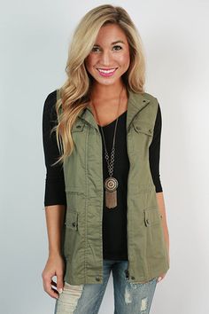 Large Vest Outfit, Green Vest Outfit, Black Shirt Outfits, Cold Wear, Pijamas Women, Military Vest, Vest Outfit, 2020 Fashion Trends, Shop Boutique