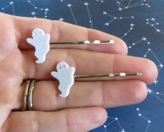 "Mini white ghost bobby pin hair clips! Plastic + silver metal bobby pin style hair clip. Keep it creepy! Choose from 1 single clip or a pair of 2. Ghost measures about 3/4\" tall." Ghost Hair, Bobby Pin Hair, Flower Power Dress, Bobby Pin Hairstyles, Hair Clips Diy, Funtime Foxy, White Ghost, Pin Hair, Shrink Plastic