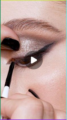 Daytime Smokey Eye, Nail Design Tutorial, Dark Smokey Eye Makeup, Smokey Eye Makeup Look, Under Eye Circles, Smokey Eye Tutorial, Nail Designs Tutorial