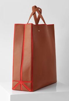 Minimal Bags, Jil Sanders, Leather Bag Design, Simple Bags, Fabric Bags, 가을 패션, Leather Diy, Stylish Bag, Jil Sander