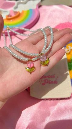 Ideas De Collares Aesthetic, Pearl Necklace Ideas, Flowers Korean, Collares Aesthetic, Korean Necklace, Diy Collares, Tulip Necklace, Pearl Flowers, Bead Charms Diy