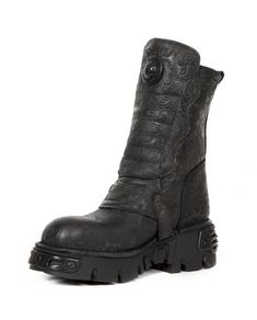 Expertly designed, the New Rock Black leather boot M-373X-S25 is a must-have for any style-savvy individual. Made with high-quality materials, this boot combines durability with sophistication. With its sleek design and comfortable fit, it will elevate any outfit while providing maximum support for your feet. Leather Rock Style Moto Boots For Winter, Rock Style Leather Moto Boots For Winter, Black Leather Alternative Style Boots, Black Leather Boots In Alternative Style, Alternative Style Black Leather Boots, Leather Rock Style Platform Boots For Fall, Rock Style High-top Leather Boots, Alternative Style Leather Heeled Boots With Round Toe, Alternative Style Leather Ankle Platform Boots