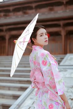 Kimono Umbrella, Spot Foto, Geisha With Umbrella, Japanese Summer Festival Kimonos, Traditional Japanese Woman Kimono, Japanese Traditional Clothes, Japanese Princess Kimono, Traditional Clothes