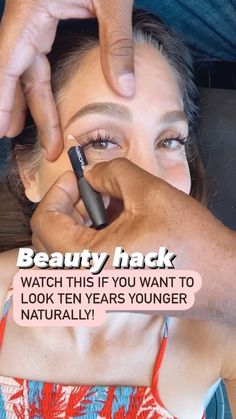 Makeup To Look Younger, Eyebrow Lift, Eyebrow Makeup Tips, Face Makeup Tips, Hooded Eye Makeup, Makijaż Smokey Eye