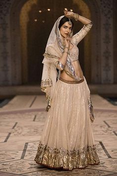 Deepika Face, Deepika Padukone Lehenga, Mastani Dress, Deepika Padukone Dresses, Deepika Padukone Saree, Muse Board, Bajirao Mastani, Orang India, Drawing Women